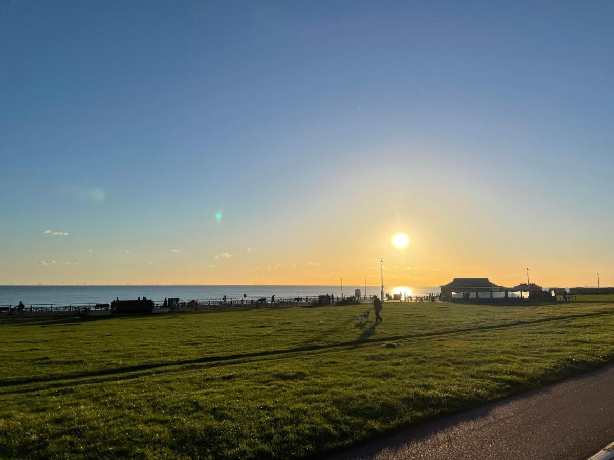 Beautiful, Central, 3 Min Walk From Beach, 2 King Doubles Brighton Exteriör bild